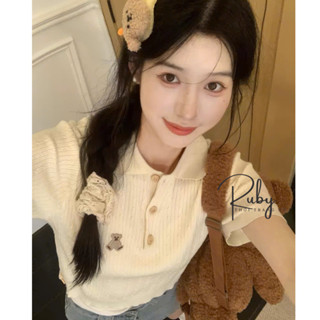 Áo len nữ, áo len cổ bẻ cộc tay nữ thêu GẤU len mongtoghi ngắn tay dáng ôm vừa phong cách Hàn Quốc màu trắng đen - RUBY