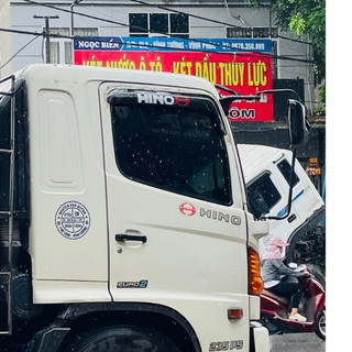 Vè che mưa xe tải Hino 500 FC,FG,FL,Euro 4 , 3 chân, Hino 8 tấn , hino 15 tấn ( 1 đôi ).