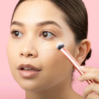 Cọ Che Khuyết Điểm RT Real Techniques Expert Concealer 245 Makeup Brush 91593
