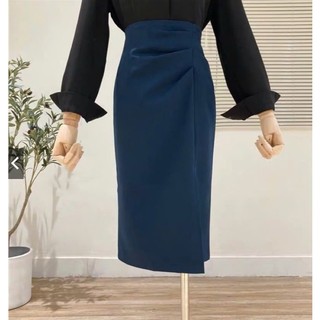 Chân váy công sở xẻ trước nhún bụng sang chảnh