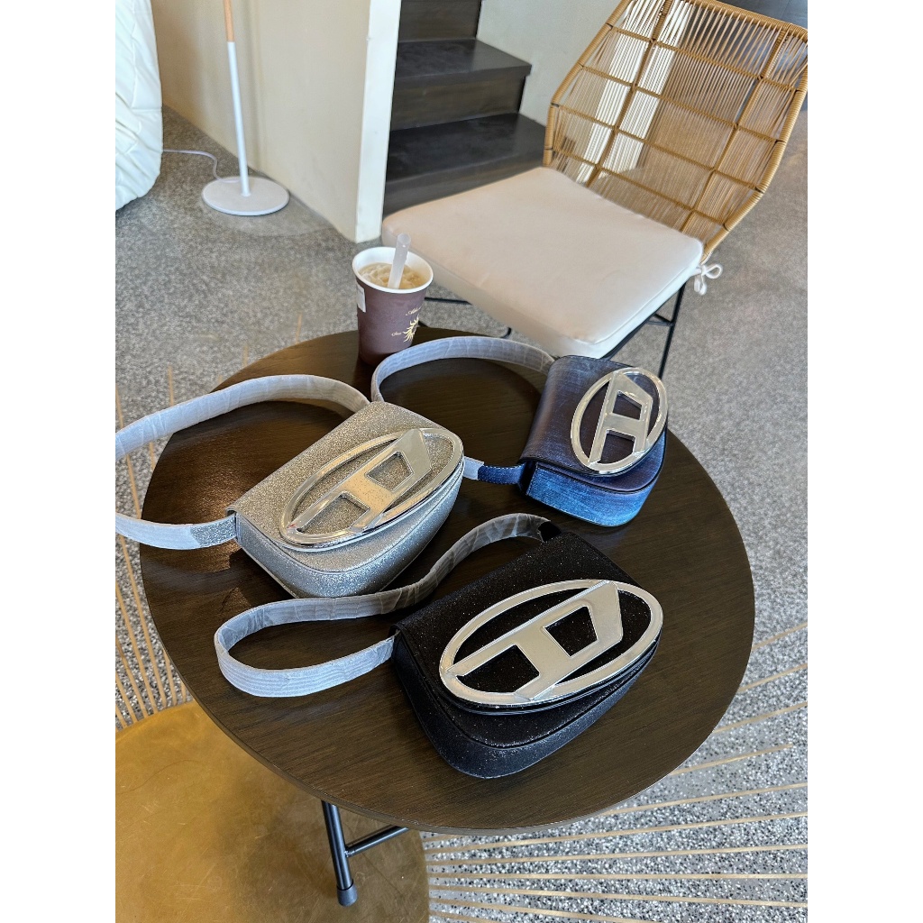 Túi xách nữ Diesel nhũ kim tuyến full chữ bạc hot trend size 20