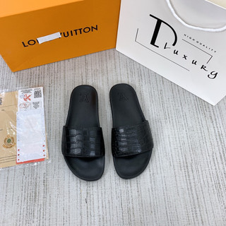 ⚜️[HÀNG CAO CẤP] – Dép Lv Full Đen Hoạ Tiết Quai Da Cá Sấu -  Dép Quai Ngang Nam Nữ Cực Đẹp Bản Cao Cấp Loại 1