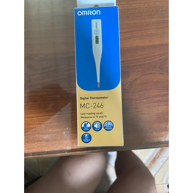 Nhiệt kế điện tử OMRON MC 246