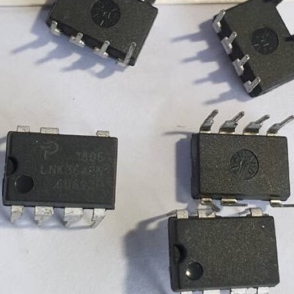 5 con IC LNK364PN