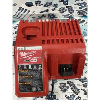 Sạc zin bãi Milwaukee 12-18V ( Like new đã lên điện 220v). BN.
