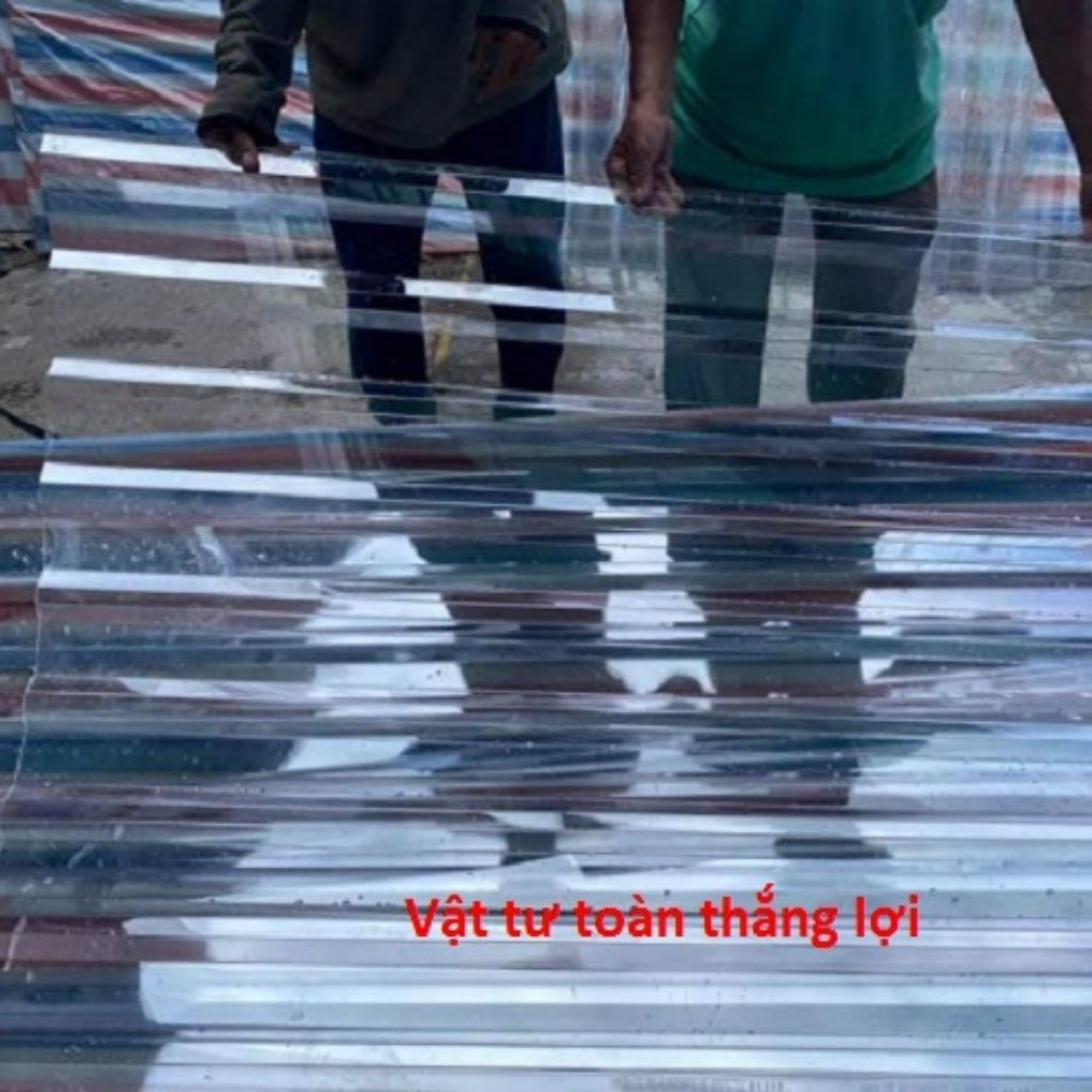 Tôn nhựa PoLy sóng vuông lấy ánh sáng màu TRONG SUỐT che nắng mưa