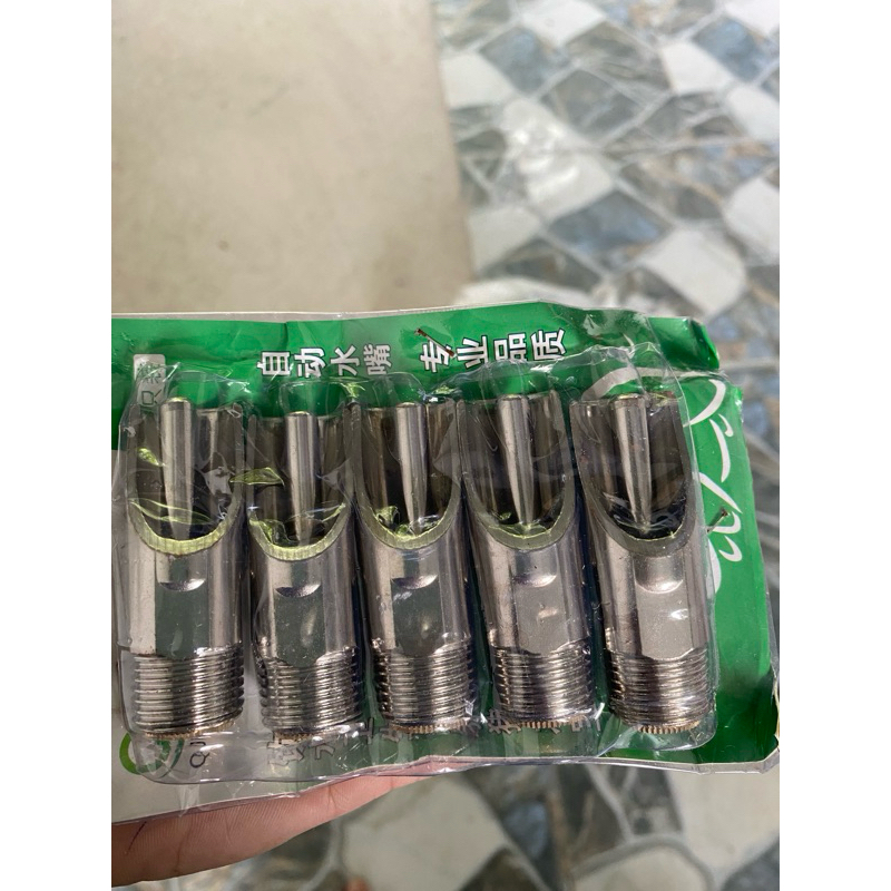 Núm uống nước tự động cho heo ( 12k/ cái)