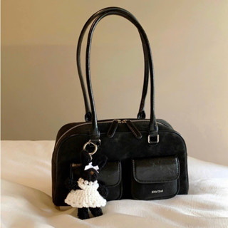 Túi nữ Túi Chio 2nd dáng trống kẹp nách size 29 Black Crossbody chất dày dặn tặng kèm Charm phong cách Hàn Quốc