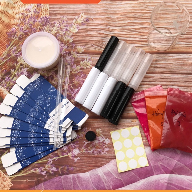Set làm son dưỡng có màu 10 thỏi