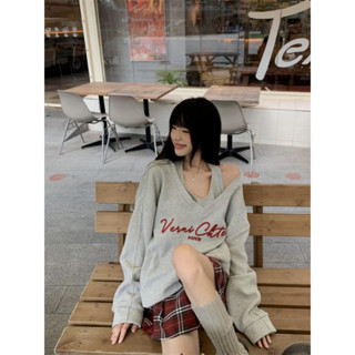 Set 2 áo hoodie mũ trễ vai cách điệu + áo yếm sexy nữ tính trendy