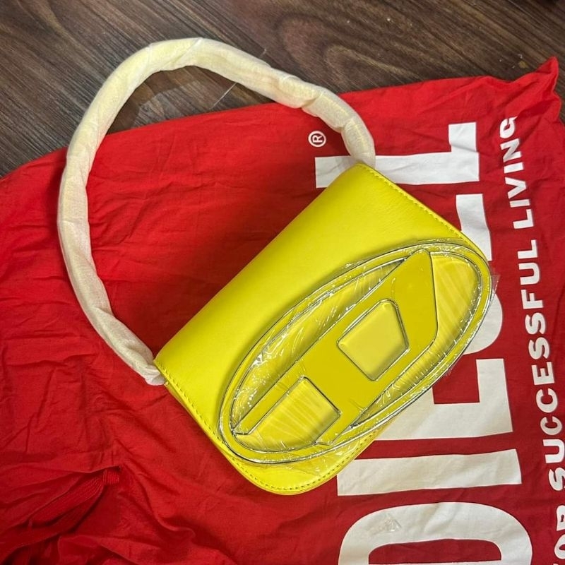 Màu sành điệu tôn sáng da 💚E sẵn ship :)

Túi Diesel authentic e sẵn ship :)

#diesel #dieselauth