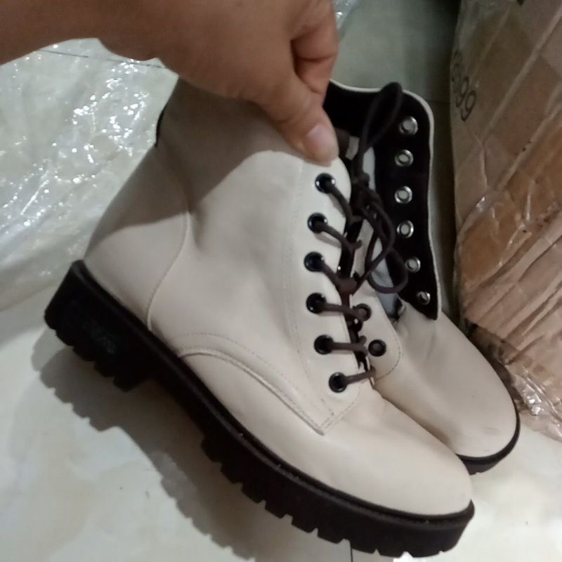 boots cổ ngắn