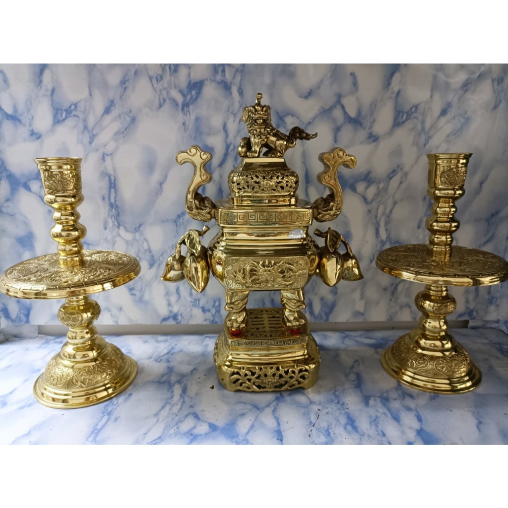 Bộ Đỉnh lư vuông 45cm trái đào, cặp chân đèn cao 36cm bằng đồng size vừa gia đình