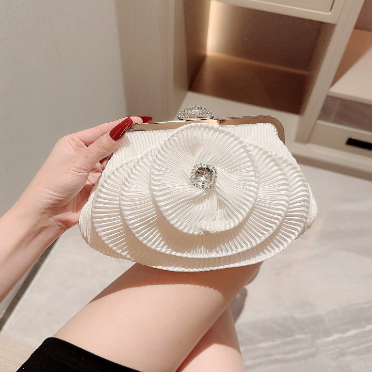 Clutch nữ ví dài cầm tay dự tiệc hoa trắng xếp tầng cao cấp Mim Mim Store CFL30