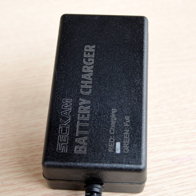 Sạc pin sắt LifePO4 14.6V 2.5A tự ngắt khi pin đầy - LifePO4 Battery charger