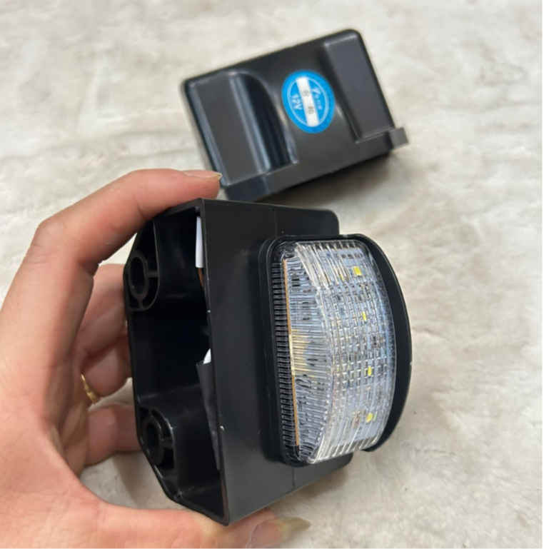 Đèn led soi biển số, Đèn soi biển số ô tô, xe tải điện 12v và 24v SD7001. Đèn soi biển số nhựa