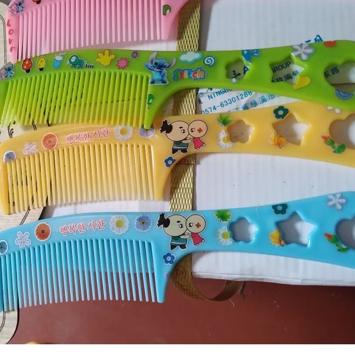 LƯỢC NHỰA  DÙNG ĐỂ CHẢI TÓC 5k