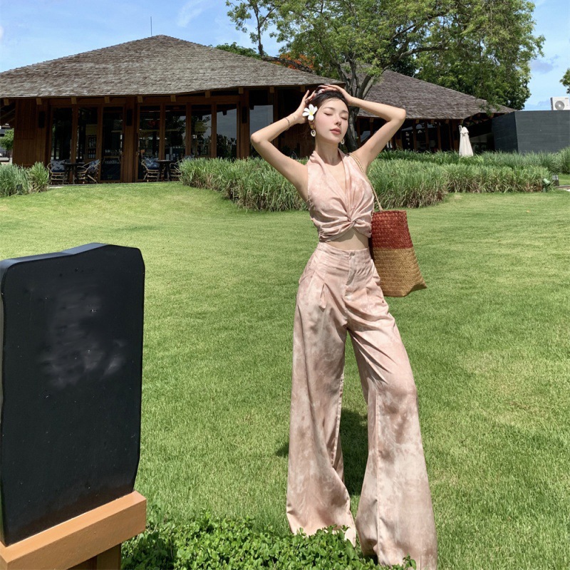 Set đồ nghỉ dưỡng bãi biển, áo yếm không tay kết hợp quần ống rộng, bộ hai mảnh thời trang chỉ có tạ