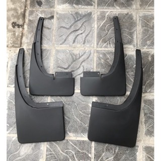 Bộ 4 chắn bùn bánh xe Ford Ranger 2016 - 2021 chất liệu nhựa dẻo, hạn chế bùn đất bắn lên thân xe, dễ dàng lắp đặt