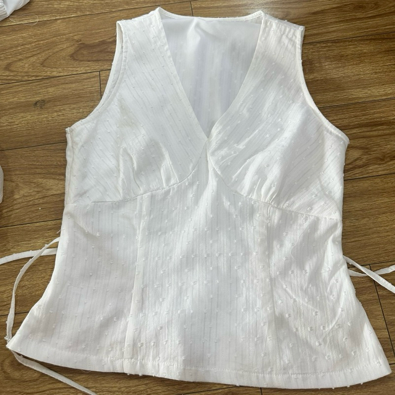 (ẢNH OLDSCHOOL) Áo ren xô cổ V sát nách buộc dây sau QC099 | BigBuy360 - bigbuy360.vn