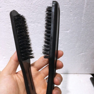 Lược kẹp tóc khi duỗi tóc