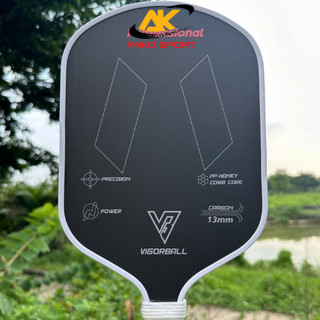 Vợt Pickleball carbon 3K đạt tiêu chuẩn của USAPA, trọng lượng 210gram siêu nhẹ có độ bền cao phù hợp với người mới chơi