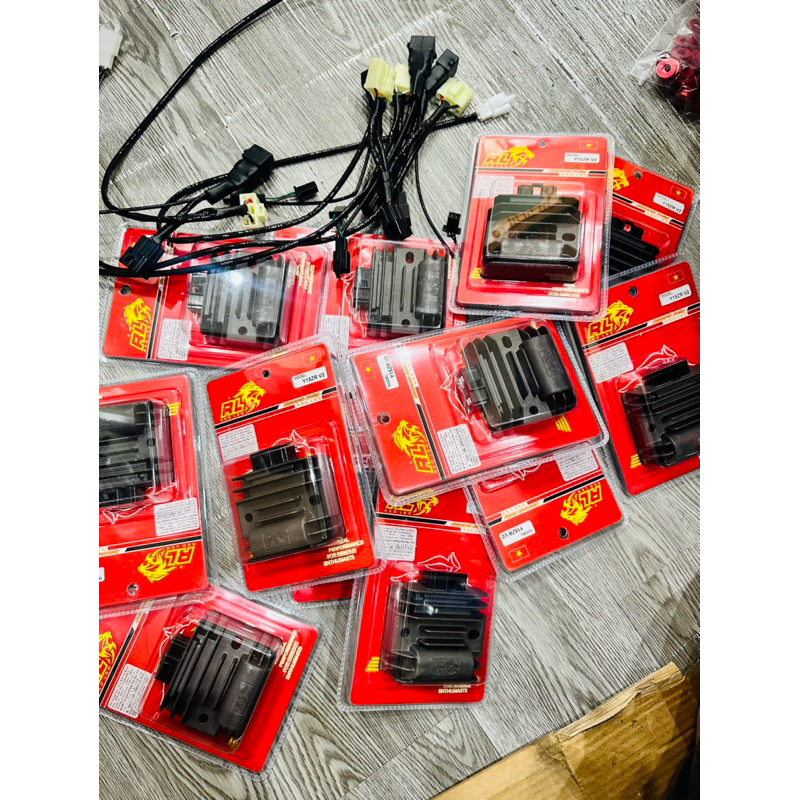 Cục sạc redleo exciter 150 có kèm theo dây sạc ghim cho exciter 2010 với exciter 135