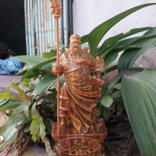 Tượng quan công gỗ huyết long