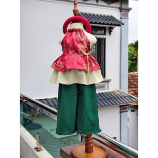 Sét yếm Uyên Chi chất liệu gấm rất mềm mịn màu đỏ in hoạ tiết hạc, quạt cho bé gái