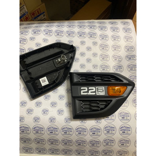 Ốp mang cá (ốp gió tai  xe) Ford Ranger XLS 2015 2016 2017 2018 2019 2020 2021 / bên phụ