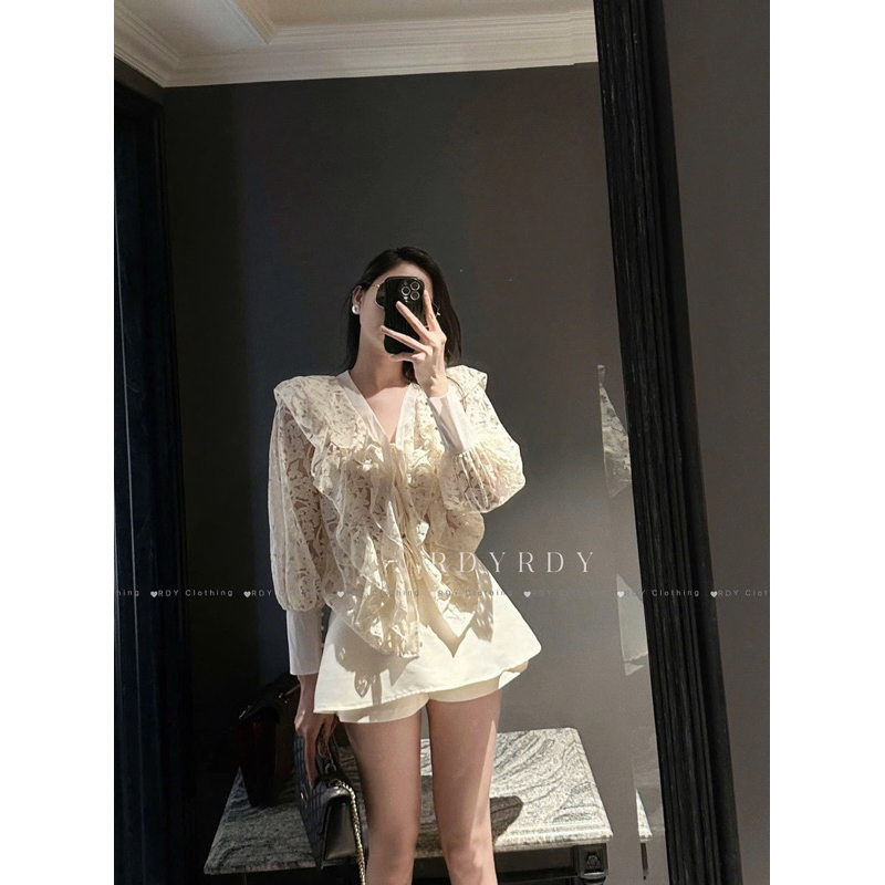 Set áo ren hoa lá kính cổ bèo quần váy tafta Maya