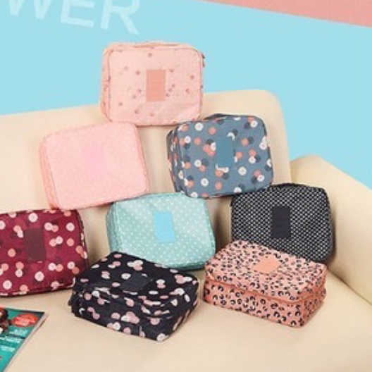 1 Túi đựng mỹ phẩm Travel Multi Pouch