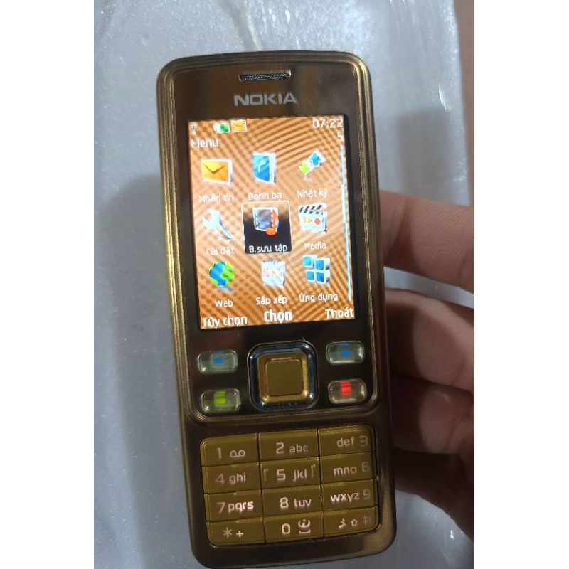 Cụm xác Nokia 6300 máy 2G cho ai về sưu tập máy nghe nhạc,siêu đẹp