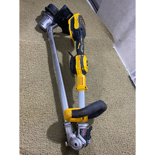 thân máy cắt cỏ dewalt 20v