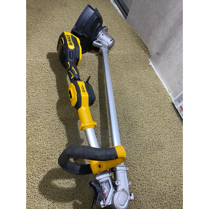 thân máy cắt cỏ dewalt 20v