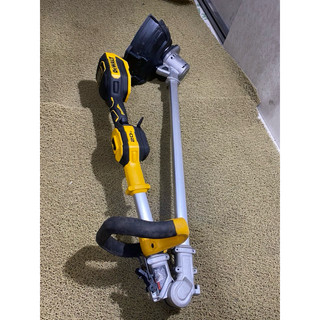 thân máy cắt cỏ dewalt 20v