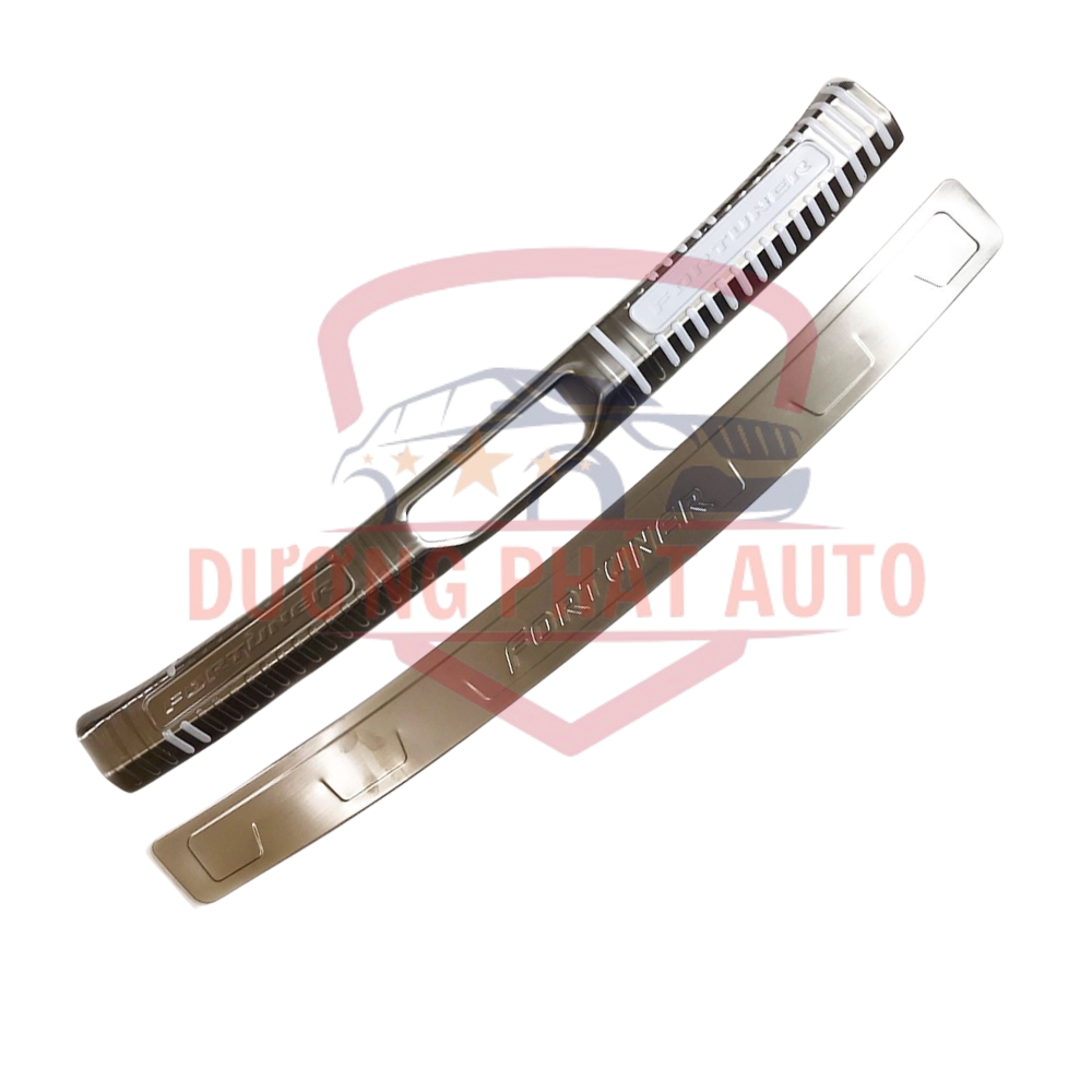 ốp chống trầy cốp xe Toyota Fortuner 2017- 2025 inox