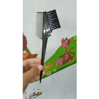 Lược nhuộm tóc màu đen loại rẻ
