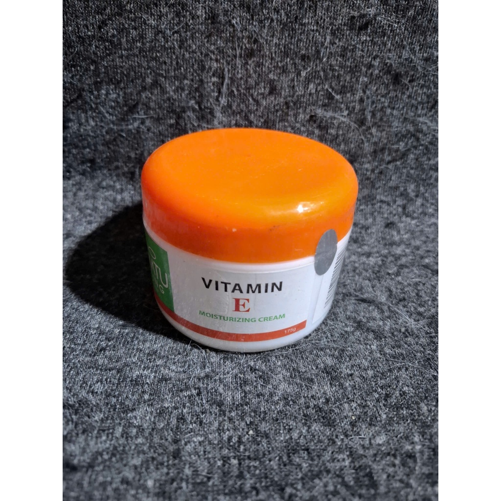 Kem massage Vitamin E Cẩm Tú 175g