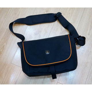 Túi máy ảnh crumpler cupcake 7500- đen có ngăn ipad 9,7inch