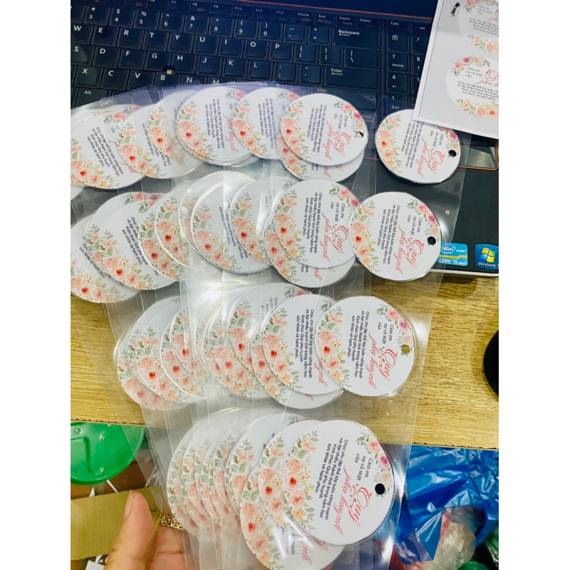 48 THẺ TREO CHAI NƯỚC ( Có ép plastic - Tặng dây treo)
