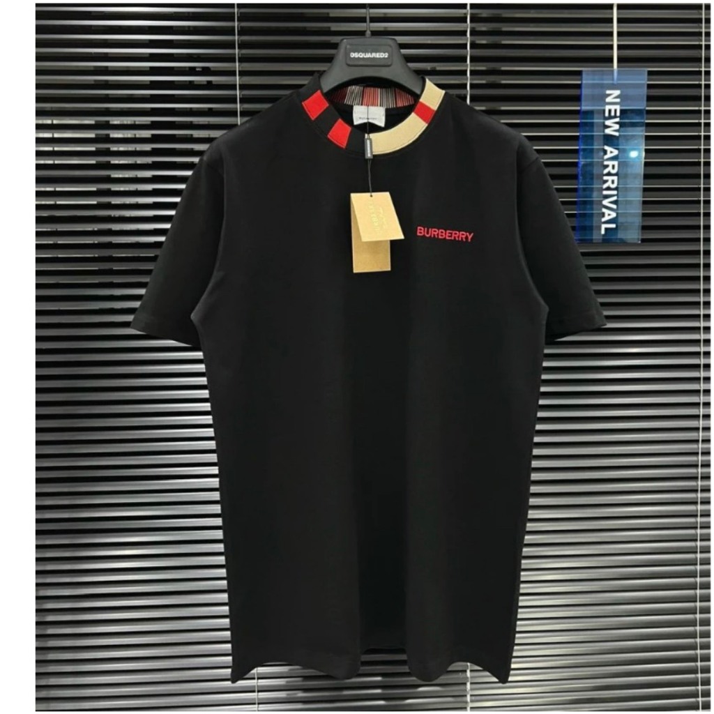 Áo Phông Burberry Chữ Thêu Ngực Phối Họa Tiết Cổ BBR Chất Liệu Cotton Co Giãn 4C - Áo Thun Burberry Thêu Ngực Phối Cổ