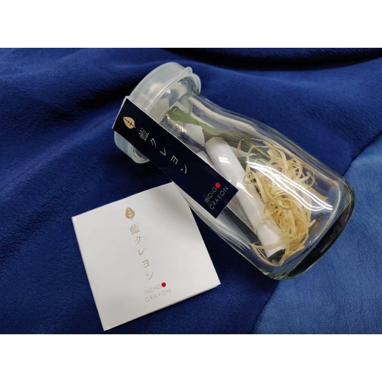 OMAMORI - Màu chàm may mắn - Indigo CRAYON Indigo Crayon Gift PKG (bộ 2 màu, có lá chàm)
