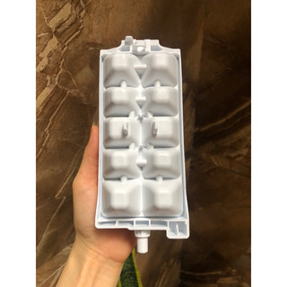 Khay đá rơi tủ lạnh Sharp inverter, side by side