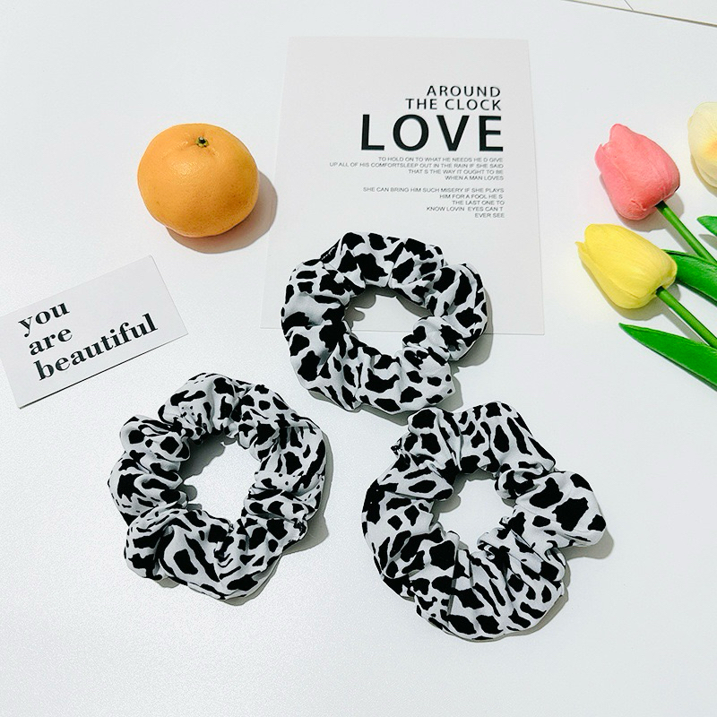 Dây buộc tóc Scrunchies họa tiết bò sữa dễ thương