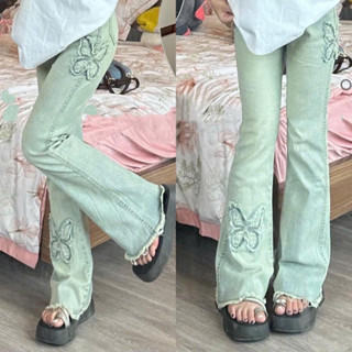 Quần Jean Loe Thêu Hình Bướm Màu Sáng Mẫu hot 2024