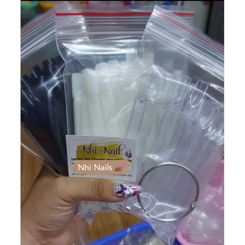 Móng que vuông dùng học nail.
