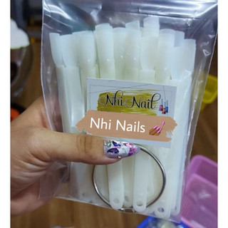 Móng que vuông dùng học nail.