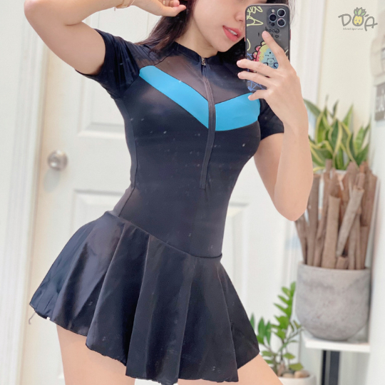 Bikini liền tay ngắn váy kín đáo