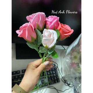 1 bông hoa sáp đủ cành lá